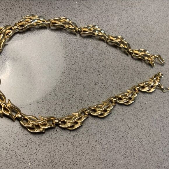 RARE VINTAGE SIGNED CROWN TRIFARI GOLDTONE 16 3/4" NECKLACE EXCELLENT CONDITION - Picture 16 of 16